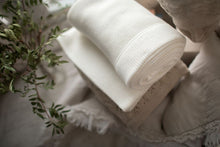 Load image into Gallery viewer, Bamboo Blanket Classic - Cream